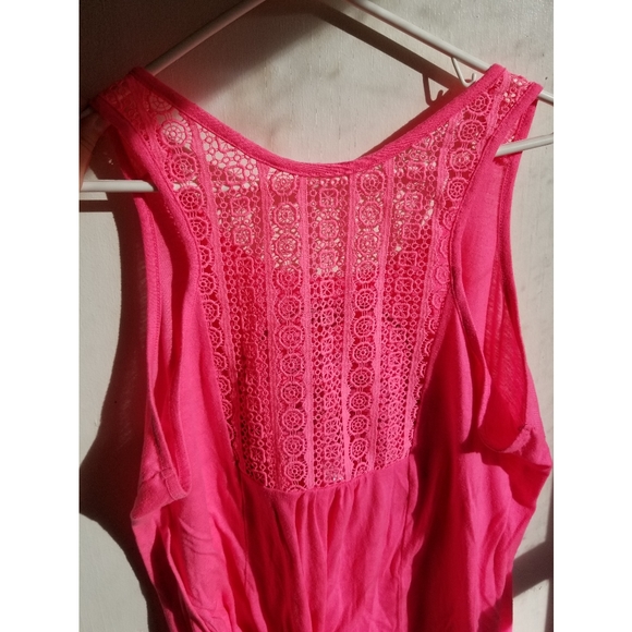 Pink skull tank top with lace accents - Picture 3 of 3
